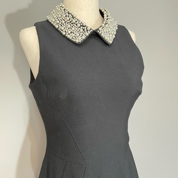 Maggy London Sheath Dress Size 4 Black with Pearl Peter Pan Collar Zip Up Back - Picture 2 of 16